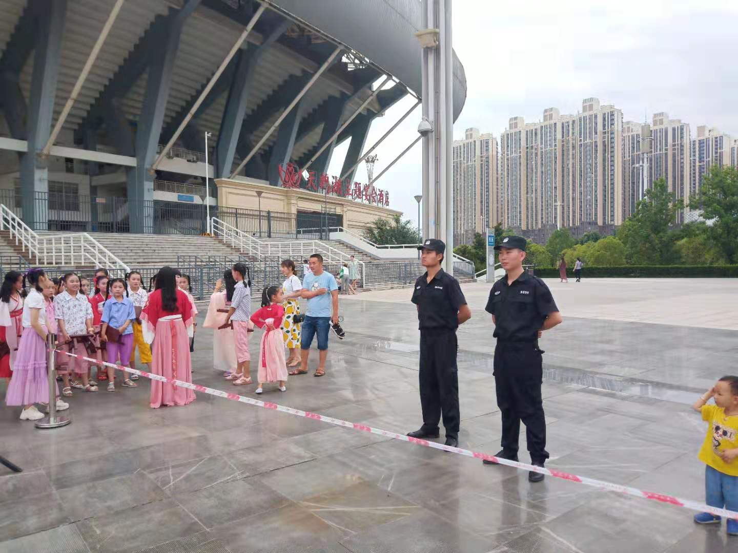 金花舞蹈第二屆盛典由湖北獵鷹保安公司護航