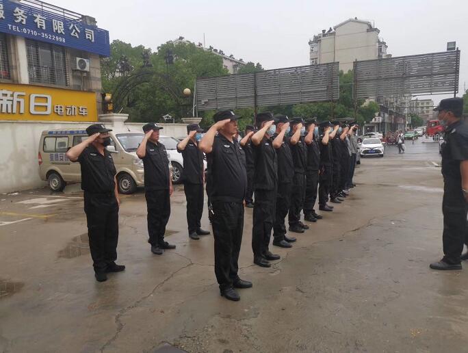 戶外小區(qū)物業(yè)保安夏天**防暑降溫小常識(shí)！趕緊收藏把！