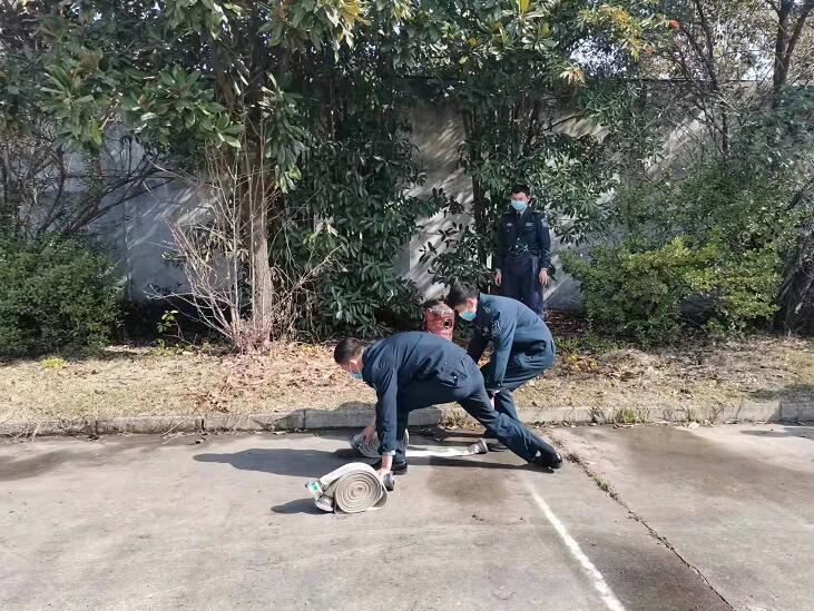 大型活動的時候，保安人員一般會制定這樣的應(yīng)對措施的！