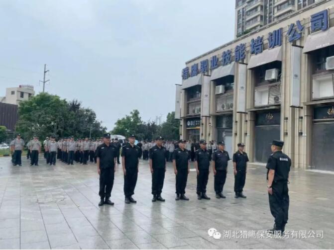 大練精兵強素質(zhì)，規(guī)范隊伍樹形象