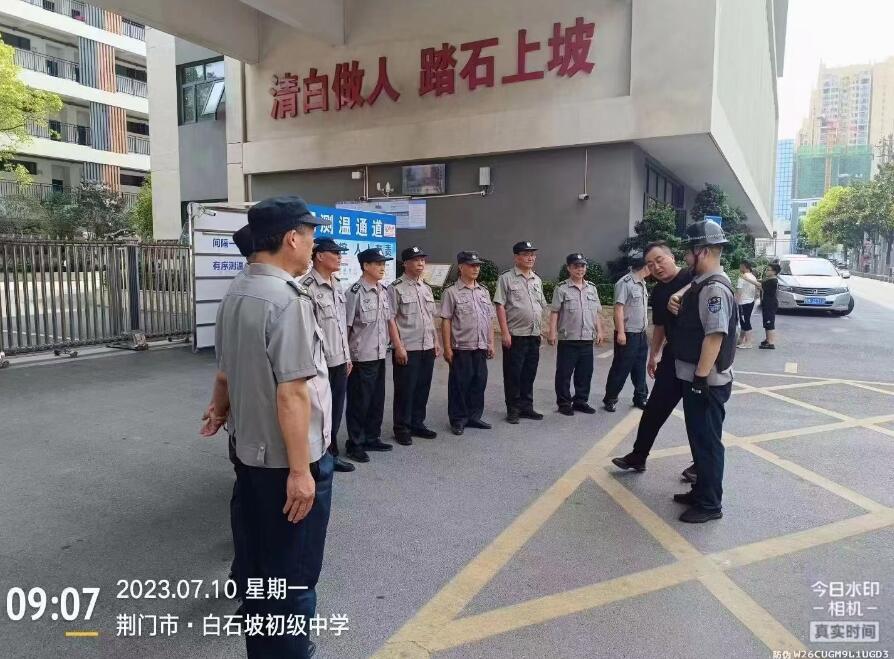 獵鷹防暴演練進校園，筑起安全線