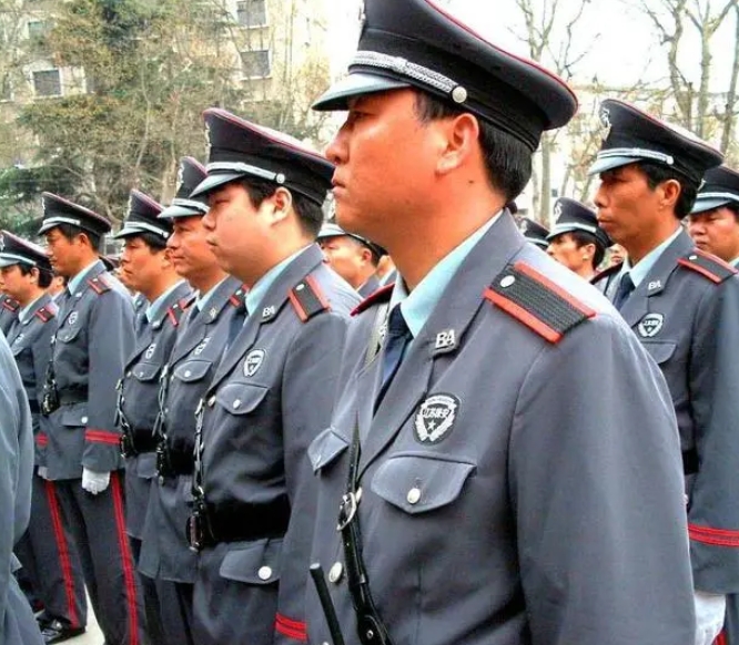 為啥保安越來越難招，連中老年人也不愿意干了？其實原因很簡單