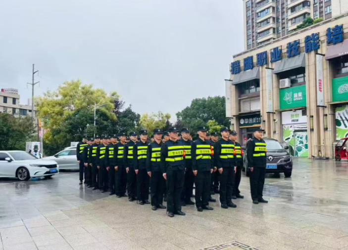 大型戶外活動(dòng)保安如何應(yīng)對(duì)突發(fā)風(fēng)險(xiǎn)？需與哪些團(tuán)隊(duì)協(xié)作？